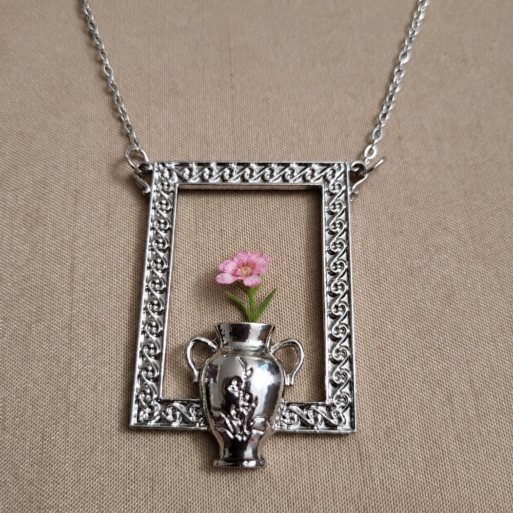 Picture frame mini vase silver tone necklace